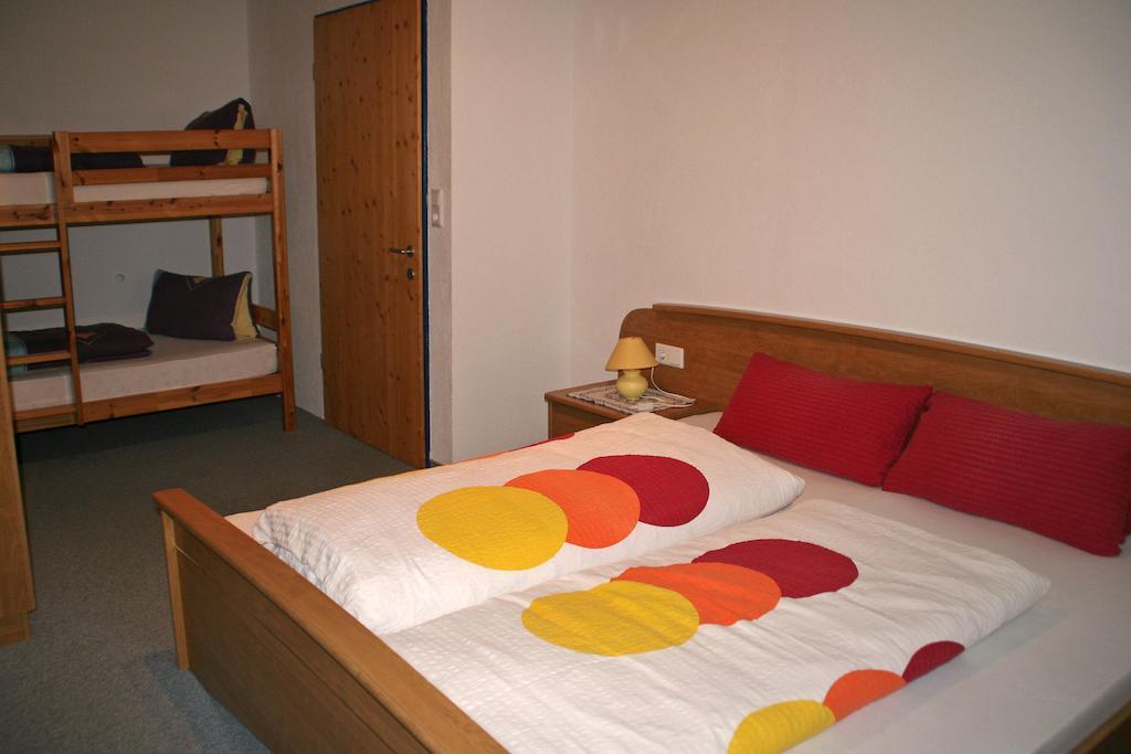 Gaestehaus Falkenblick Arzl im Pitztal Habitación foto